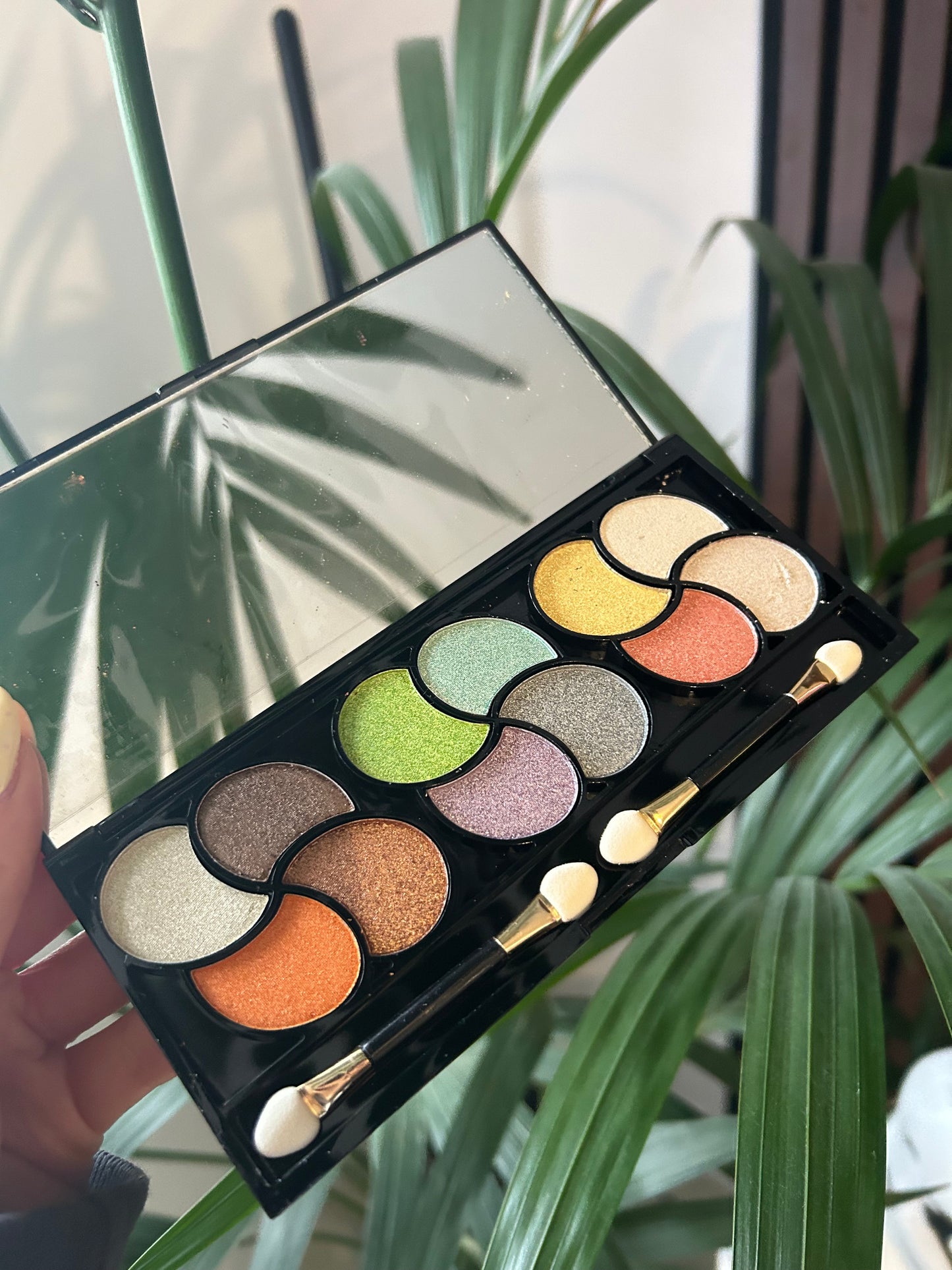 True Gold Eyeshadow Palette